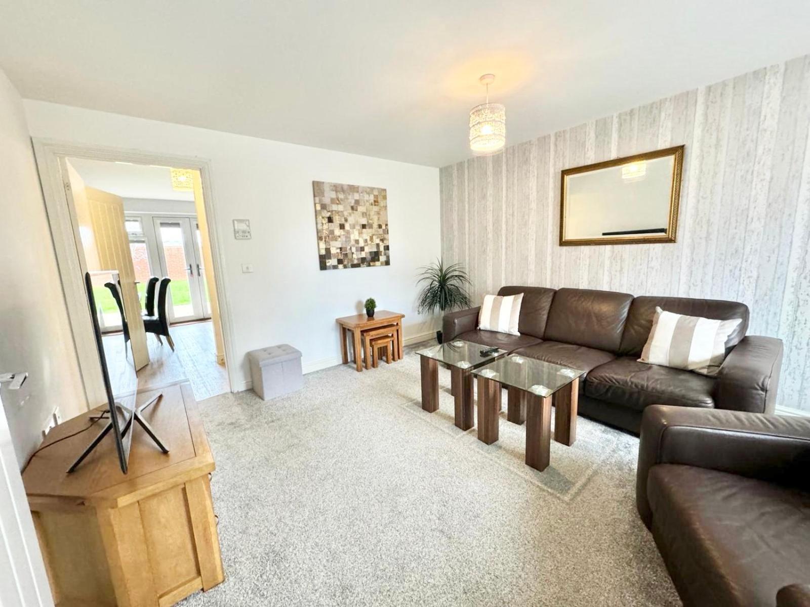 Home Centrally Located In Folkestone, Great Location For Families Or Workers Esterno foto